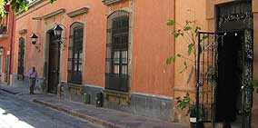 Practice Your Spanish in the Colonial Streets of Queretaro